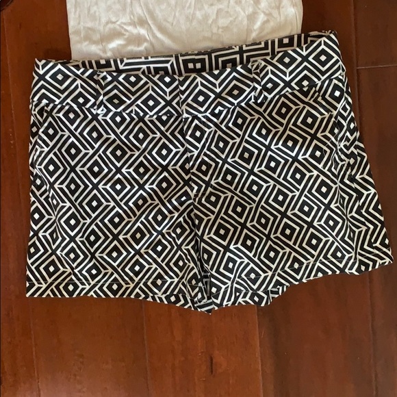 I.N.C. Black and white print shorts - Picture 2 of 4